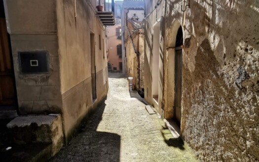 Vendesi Casa Monofamiliare Indipendente A Isnello (PA)
