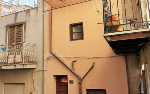 Vendesi Casa Monofamiliare Indipendente A Isnello (PA)