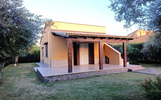 VENDESI Splendida Villa Unifamiliare a due passi dal Mare – Campofelice di Roccella(PA)