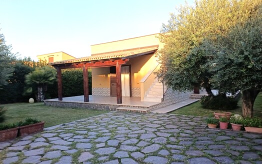 VENDESI Splendida Villa Unifamiliare a due passi dal Mare – Campofelice di Roccella(PA)