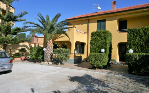 VENDESI VILLA IN C.DA PIANA PASTANI -LASCARI